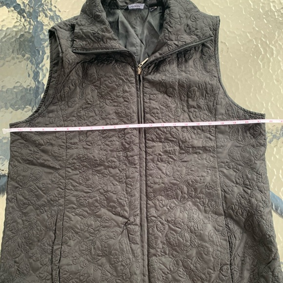 Quilted vest - Picture 4 of 7